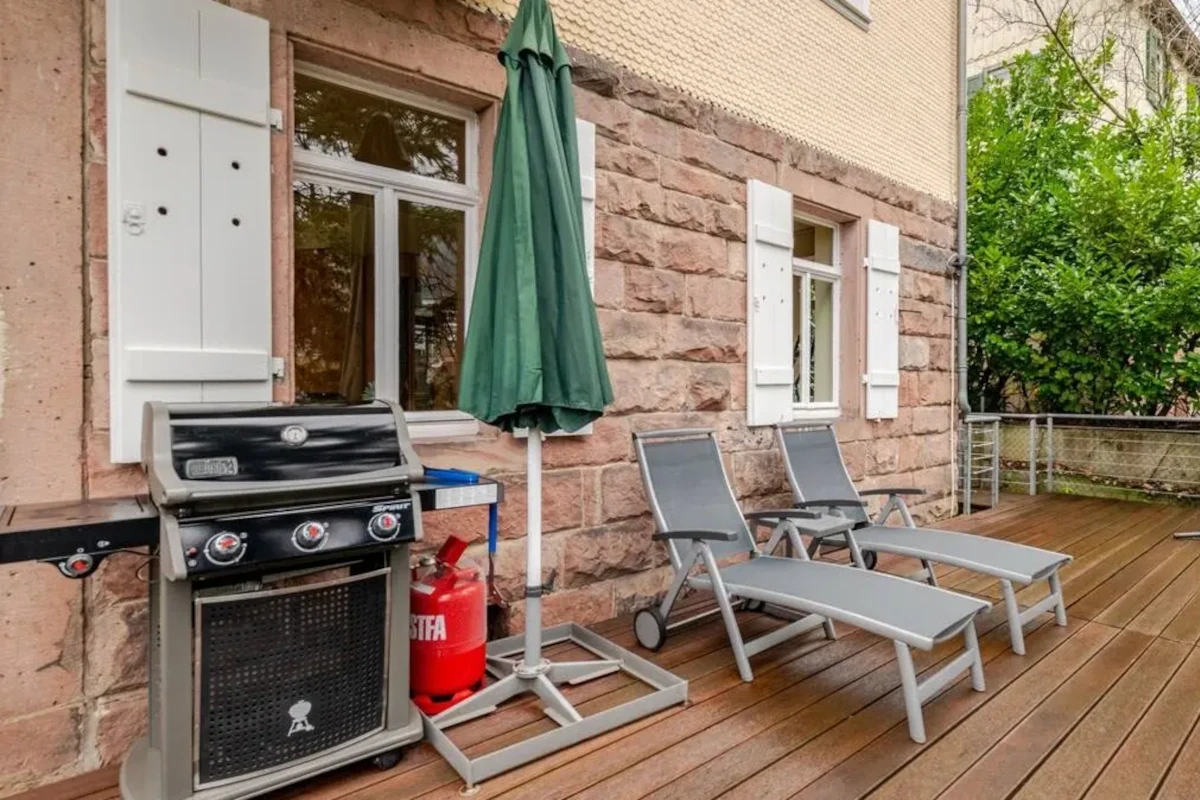Großzügige Terrasse mit Blick zum Falkenstein