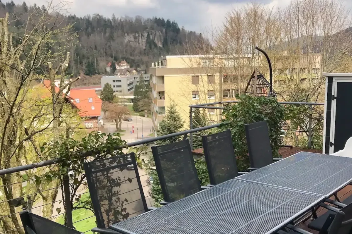 Großzügige Terrasse mit Blick zum Falkenstein