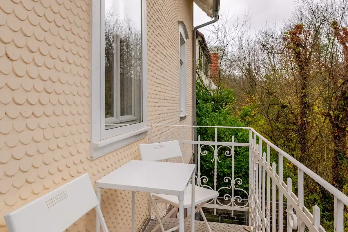 Großzügige Terrasse mit Blick zum Falkenstein