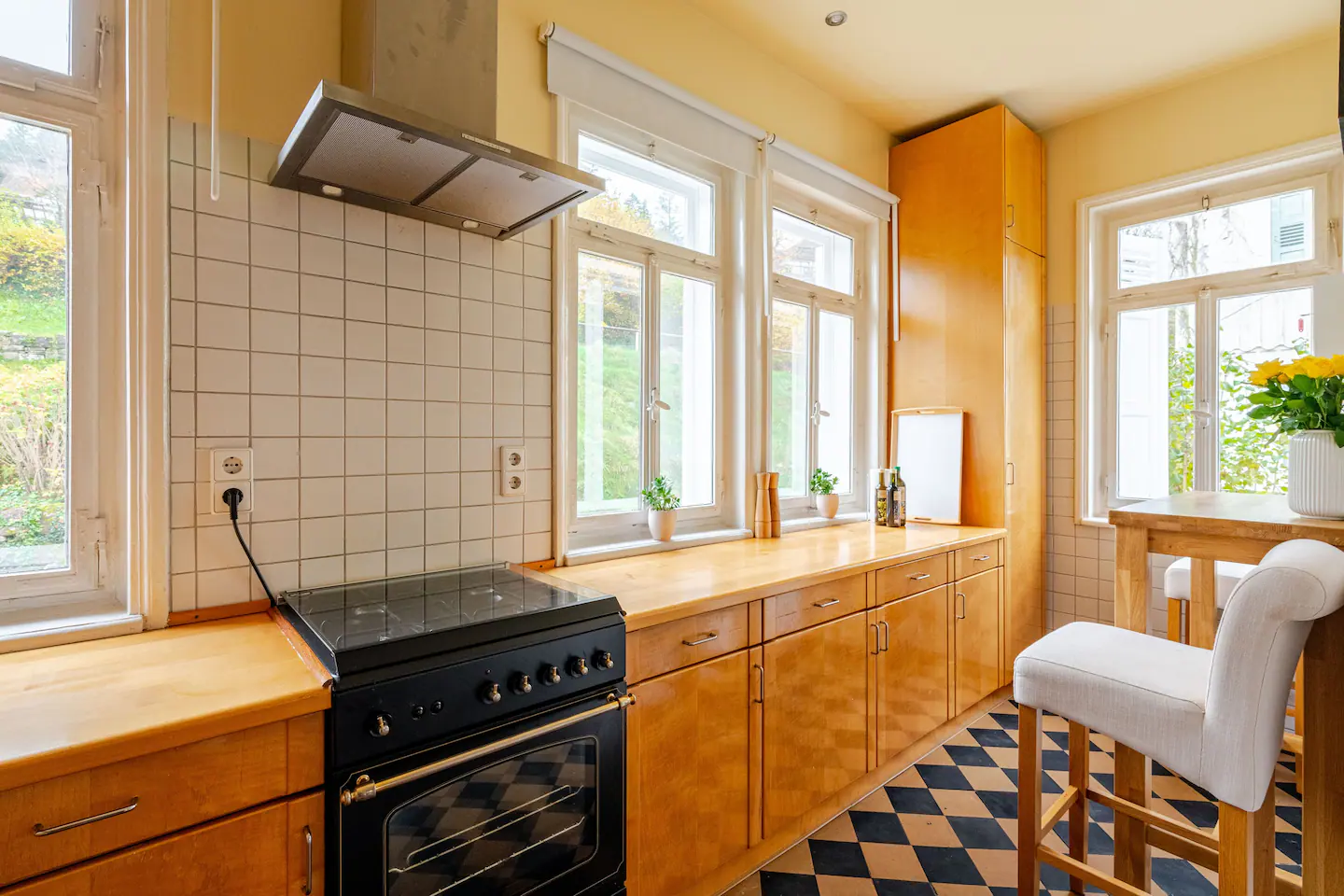 Klassische Küche mit hochwertigen Geräten